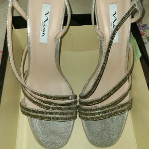 Nina size 11 formal heels silver